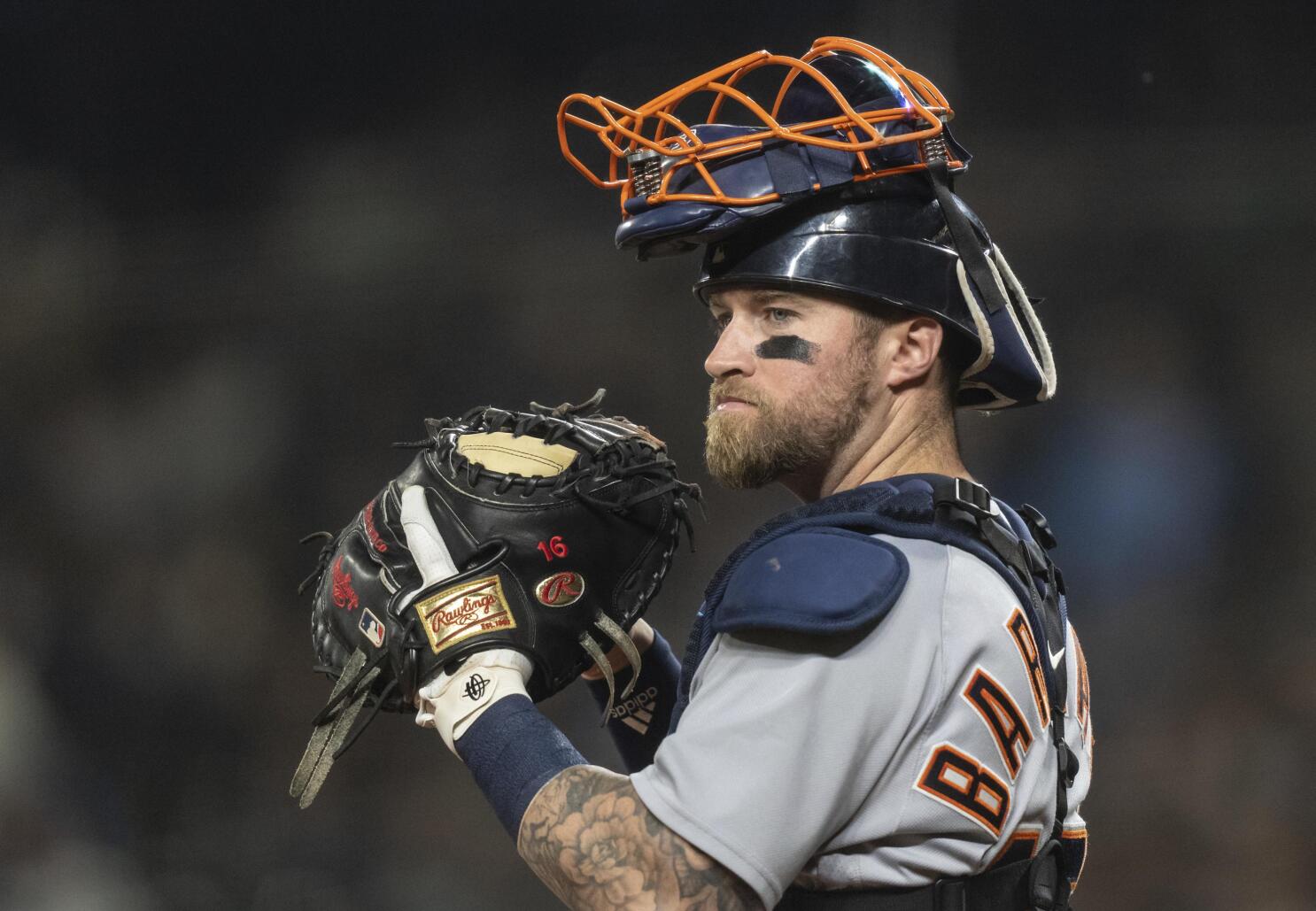 Cubs finalize 2 year deal with catcher Tucker Barnhart AP News